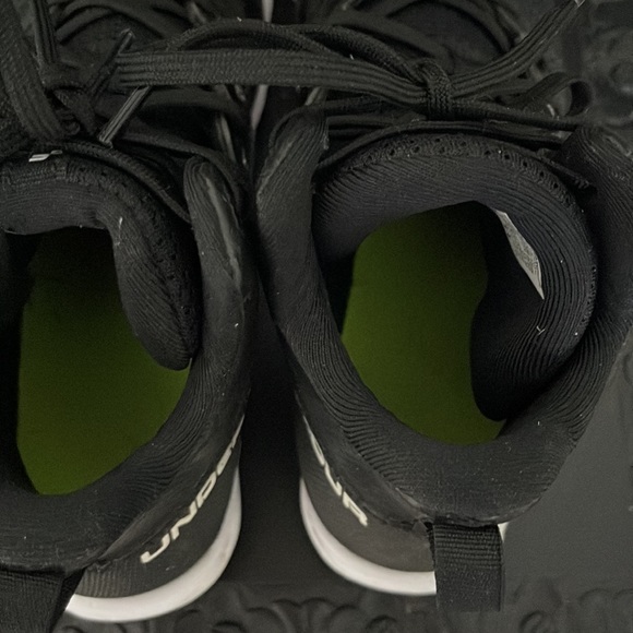 INDER ARMOUR BOYS ATHLETIC CLEATS - Picture 7 of 11